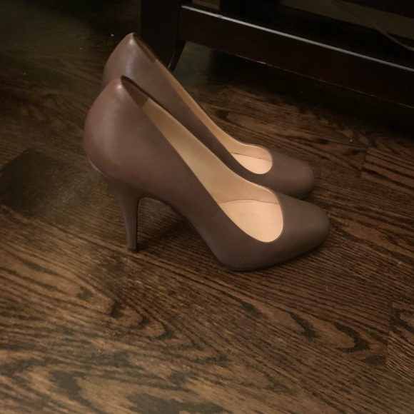 Prada size 37.5 beige heels - Picture 3 of 7